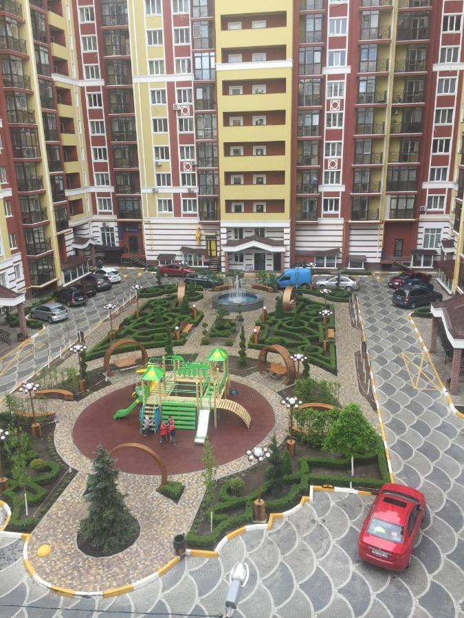Современная студия с отдельной спальней с видом на Versal Park Ирпень Экстерьер фото